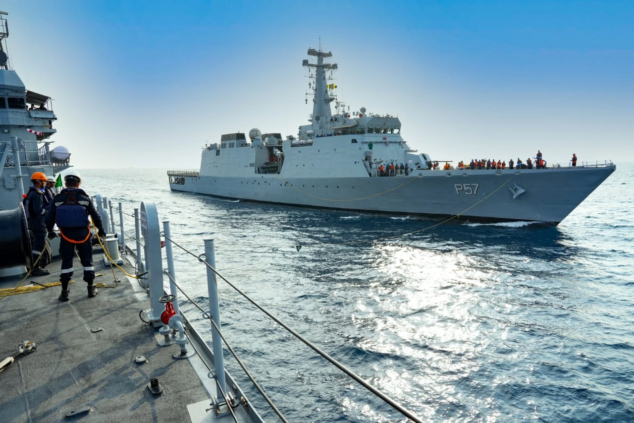 India a trimis nave de război pentru a-și proteja petrolierele în Strâmtoarea Ormuz