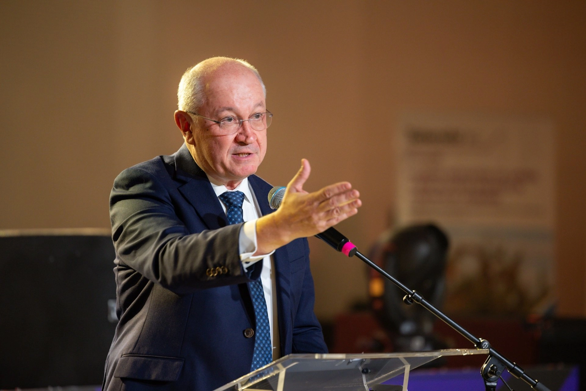 Premierul Alexandru Munteanu, la Conferința Businessul Fructelor în Republica Moldova: „Fructele moldovenești merită să fie pe rafturile magazinelor din Europa și din lume”