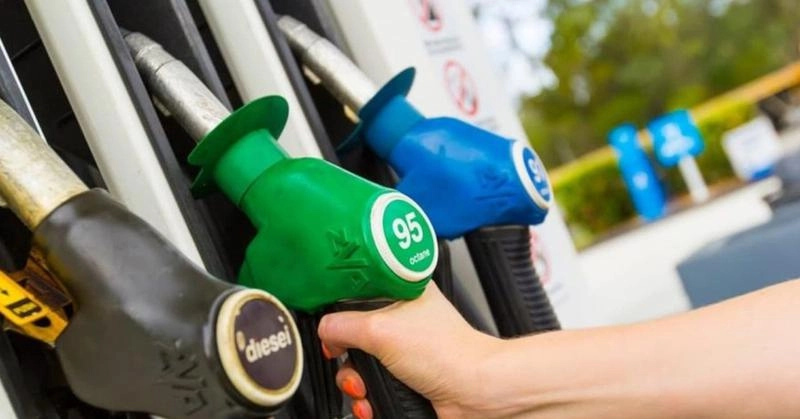 Prețurile la carburanți scad continuu. Șoferii vor achita mai puțin pentru benzină și motorină la sfârșit de săptămână