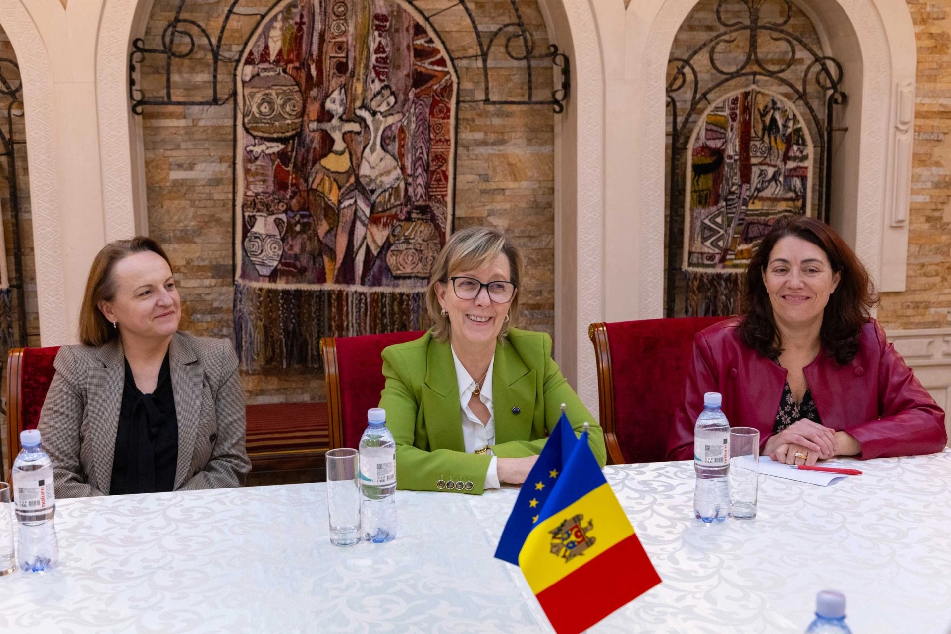 Anca Dragu, în discuții cu Maria Luís Albuquerque, comisara europeană pentru Servicii Financiare: „Prin cooperare cu instituțiile europene, putem construi o economie rezilientă”