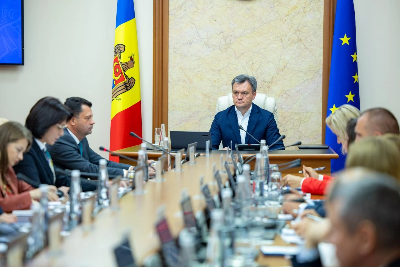 Guvernul Recean se întrunește în ultima ședință, înainte de decizia CC privind validarea alegerilor parlamentare