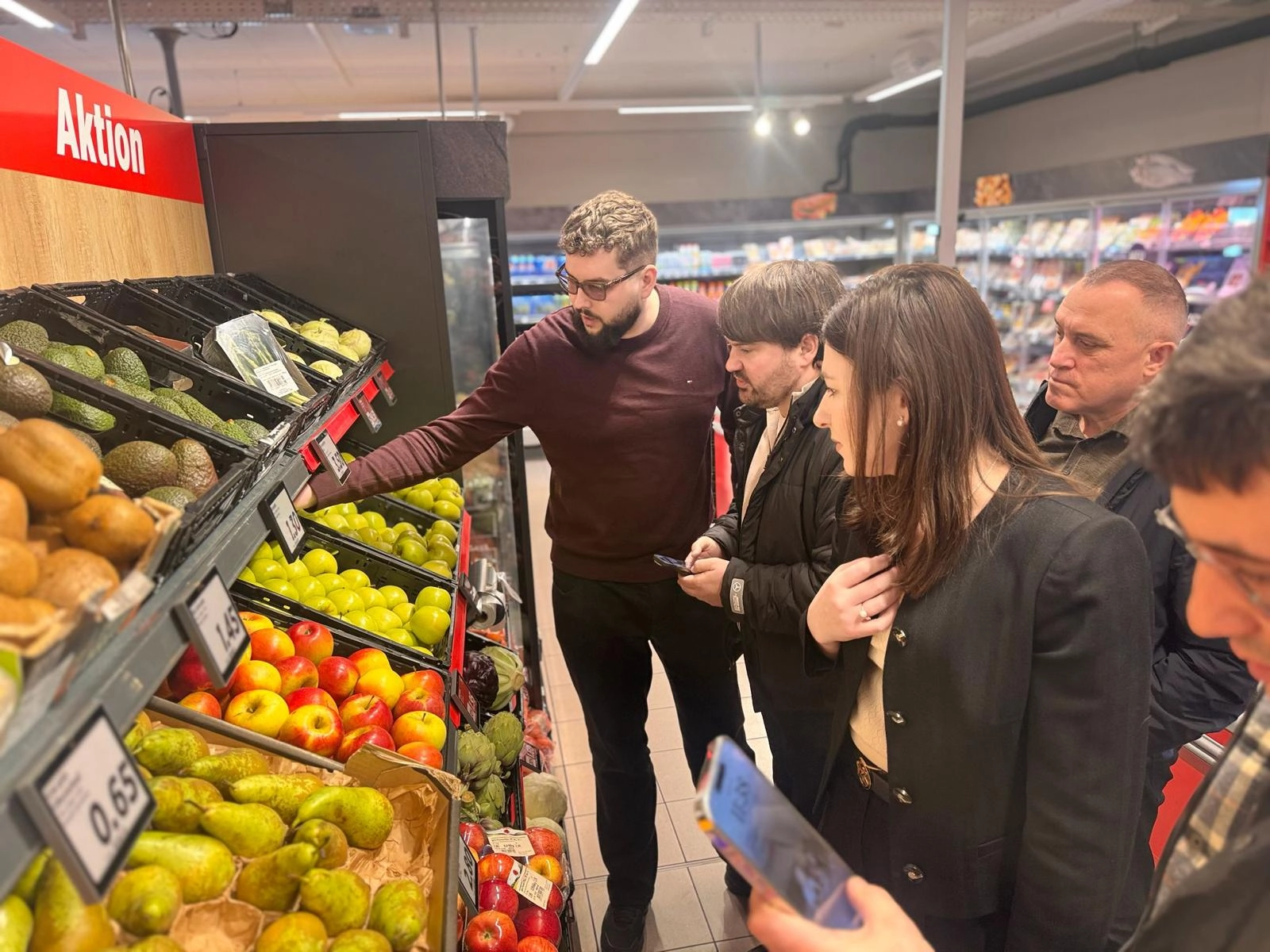 Standarde elvețiene pentru fructele moldovenești: calitatea nu mai este suficientă fără certificări sociale