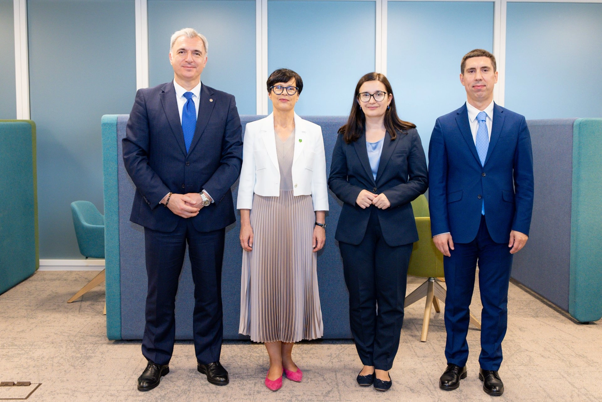 Premierul interimar Eugeniu Osmochescu, la întrevederea cu Comisara europeană Marta Kos: „Continuăm să muncim pentru a demonstra, prin rezultate concrete, că locul Republicii Moldova este în familia europeană”