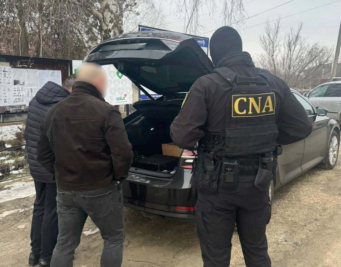 Cinci persoane, reținute după zeci de percheziții într-un dosar de delapidare a fondurilor pentru infrastructură