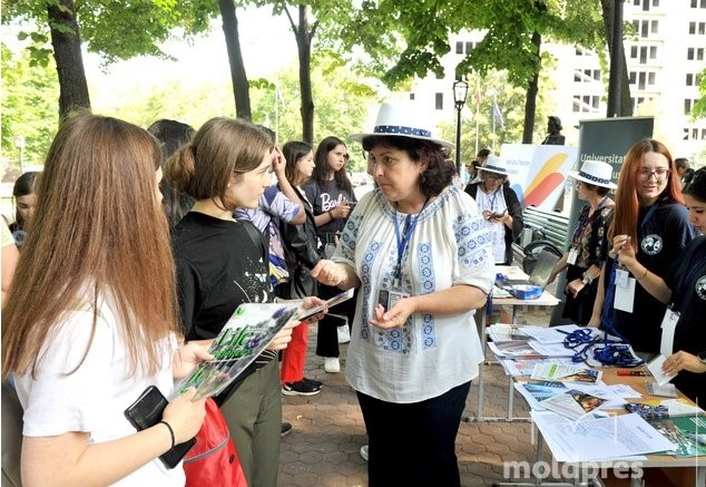 Elevii și absolvenții din Republica Moldova sunt invitați la Târgul Universităților din România