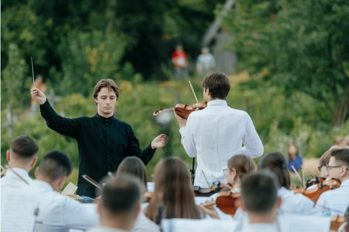 Guvernul facilitează accesul la Programul „Voucher cultural”