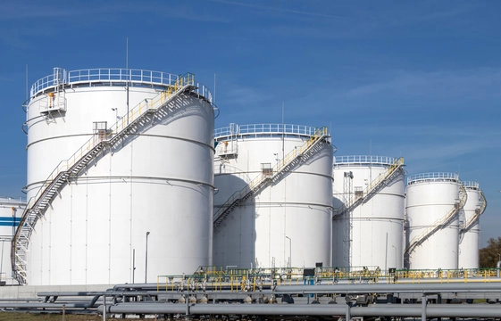 Republica Moldova va crea stocuri de urgență de produse petroliere: decizia aprobată de Guvern