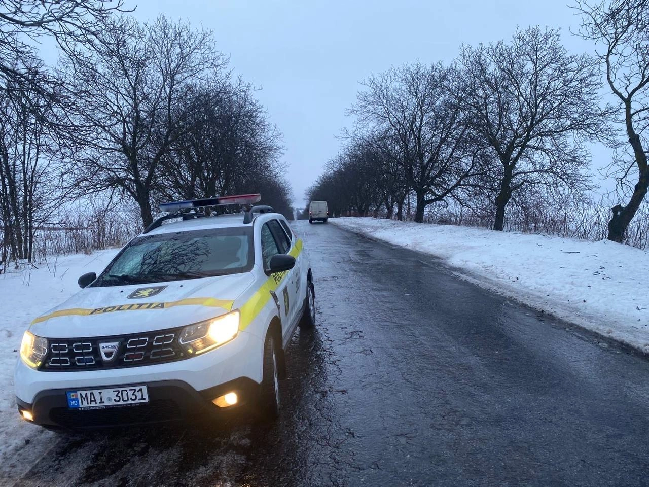 Circulația pe mai multe trasee din țară, sistată din cauza carosabilului alunecos