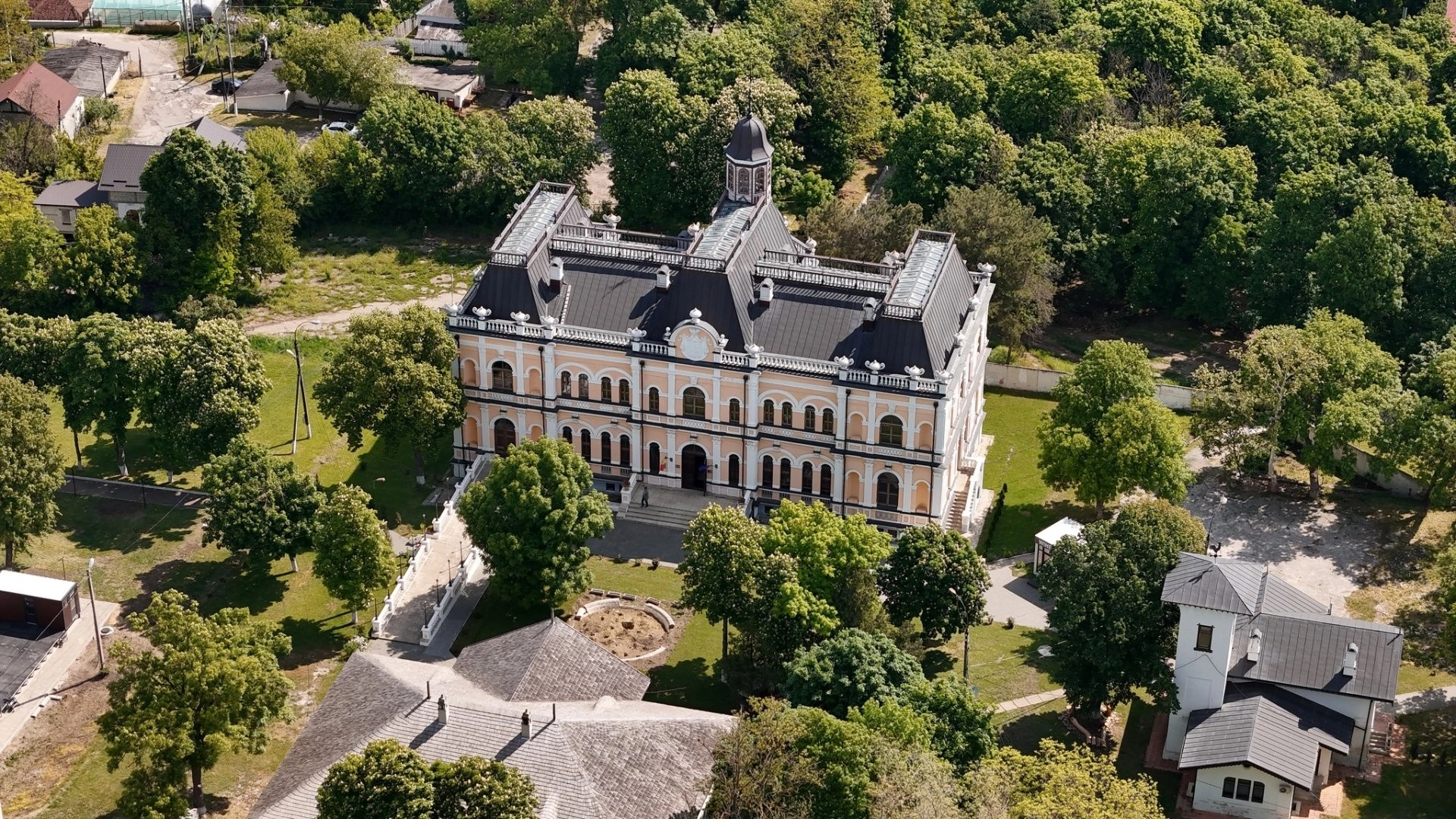 Premierul Dorin Recean: „Guvernul va continua să sprijine proiecte precum Conacul Manuc Bei din Hânceşti”