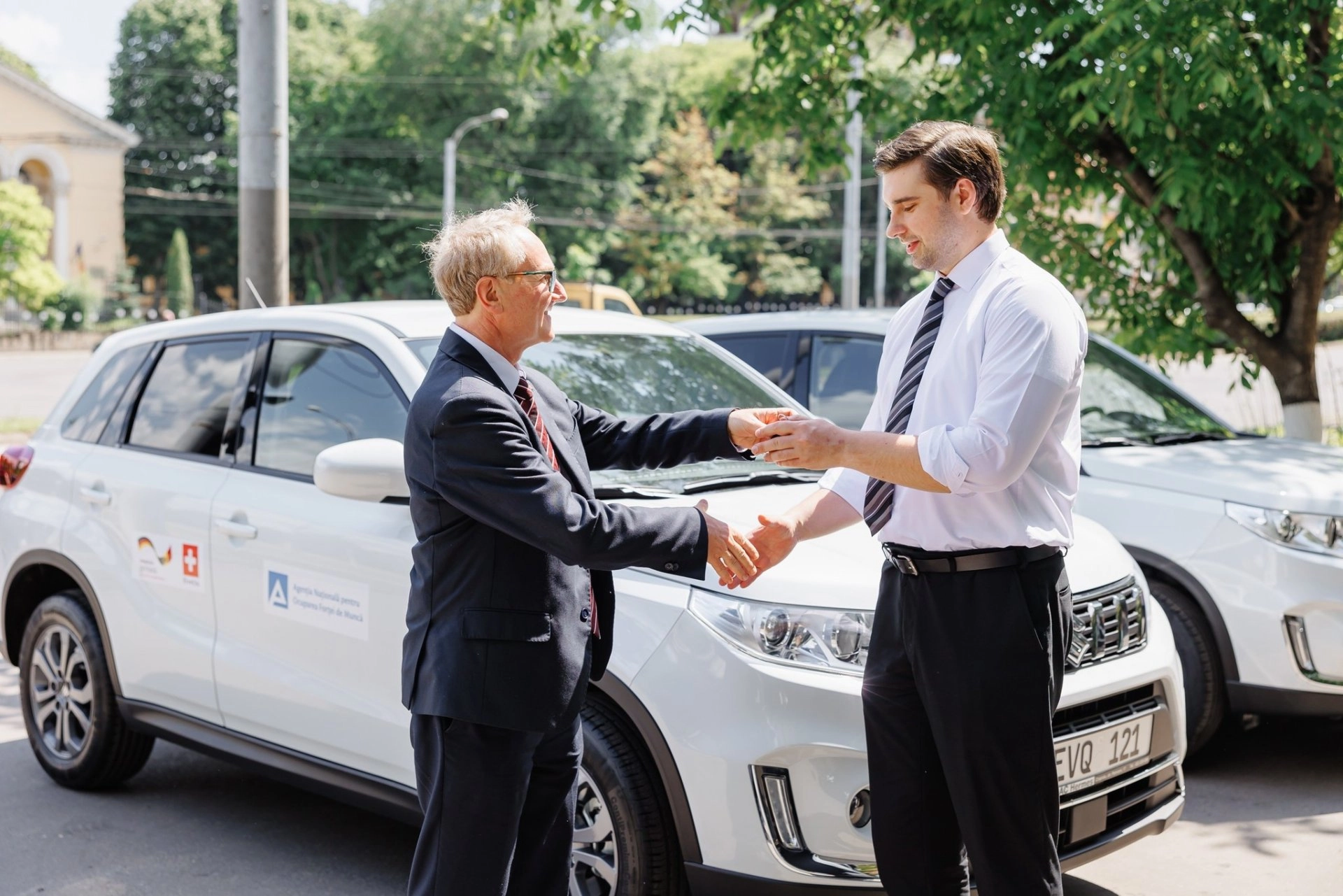 Echipele mobile ale ANOFM au primit echipamente și două automobile pentru a facilita integrarea persoanelor vulnerabile pe piața muncii