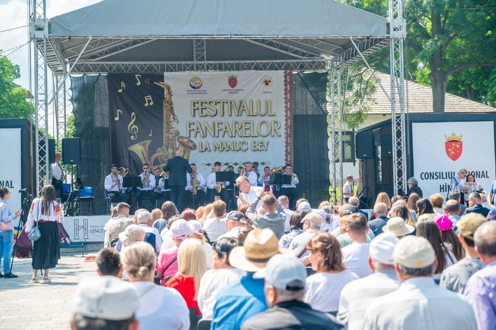 FOTO // Festivalul Fanfarelor, organizat la Complexul Manuc Bey din Hâncești. Igor Grosu: „Astfel de evenimente ne unesc și ne fac să nu uităm ce popor talentat suntem”