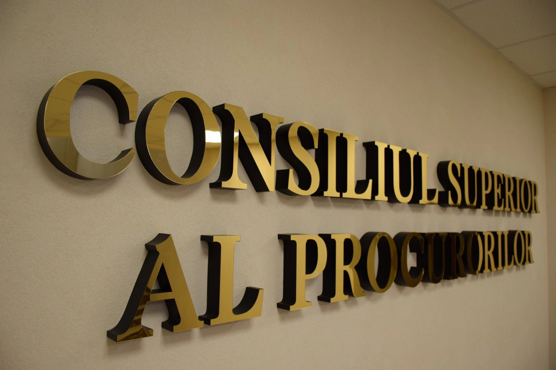 CSP a instituit un mecanism de avertizare și o linie telefonică anticorupție pentru semnalarea abaterilor grave