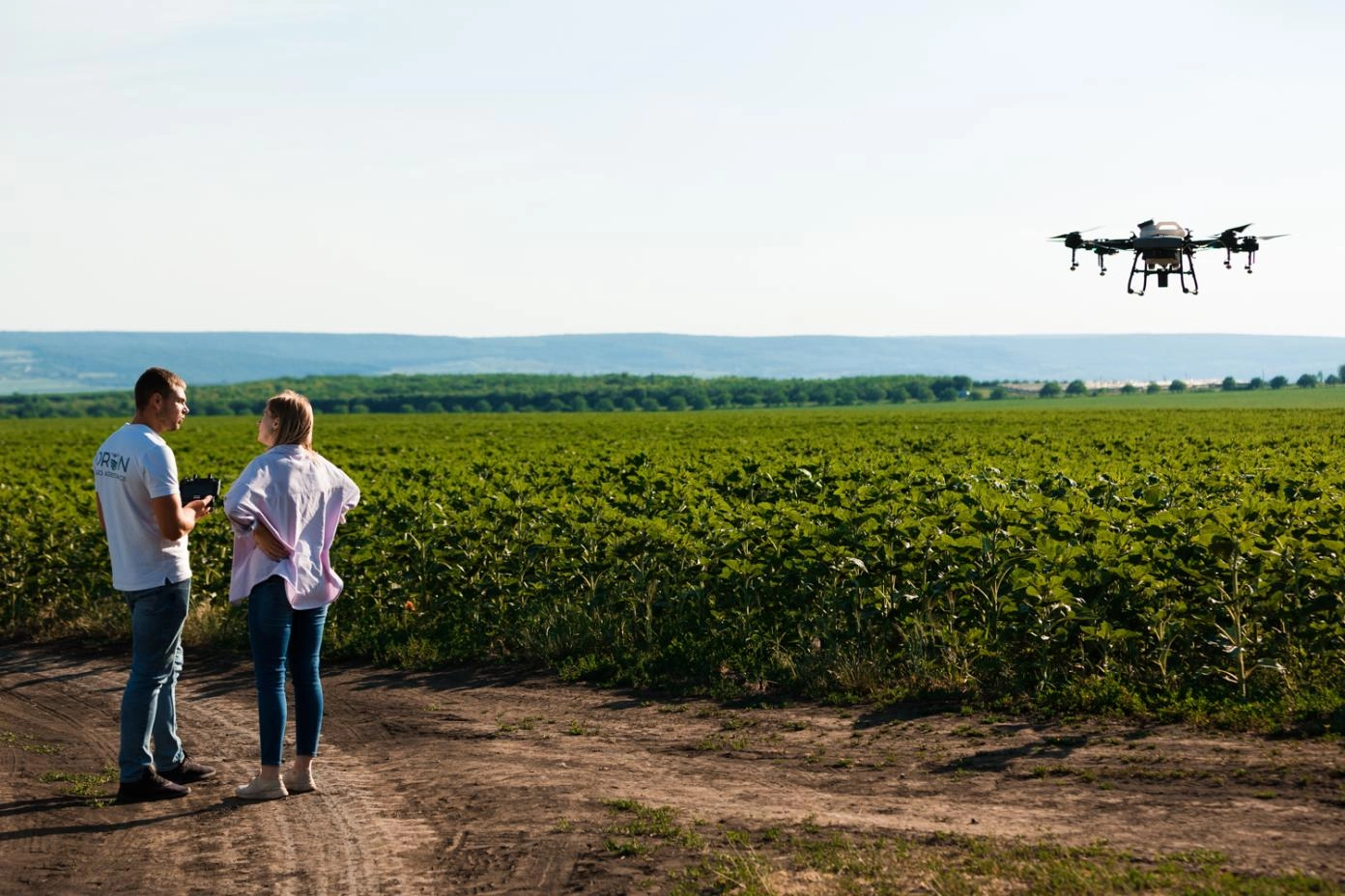 Două mii de fermieri cu venituri reduse vor primi echipamente agricole moderne pentru adaptarea la schimbările climatice