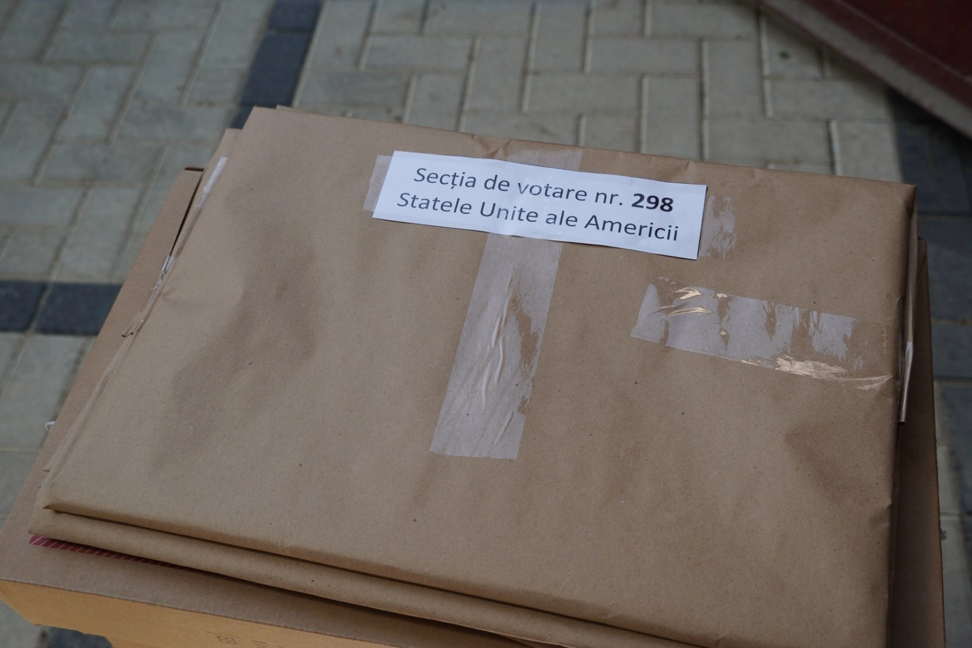 CEC a transmis materialele pentru alegătorii care vor vota prin corespondență la scrutinul parlamentar