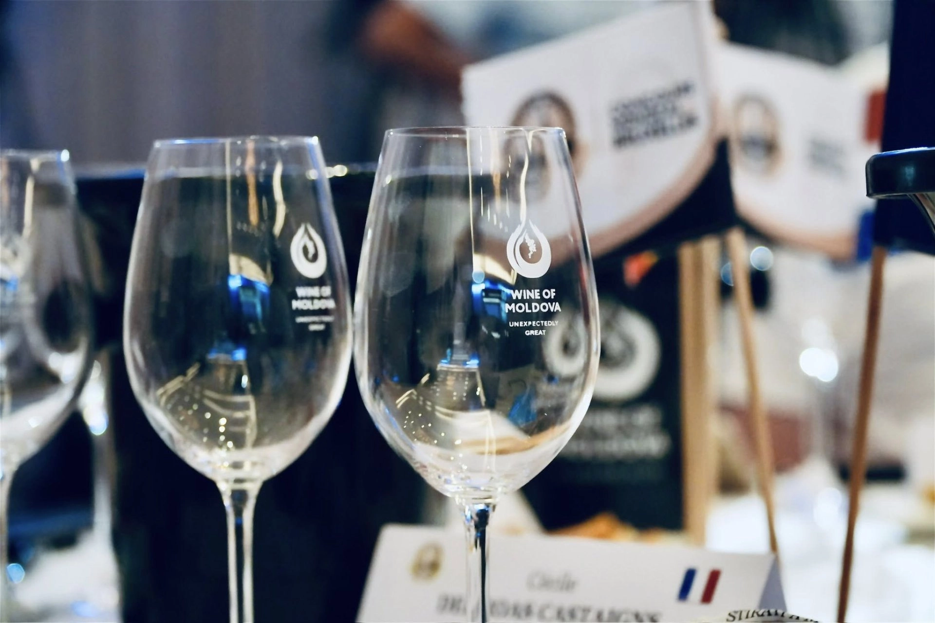 Peste o mie de vinuri spumante din 29 de țări vor fi evaluate de un juriu din peste 50 de degustători internaționali