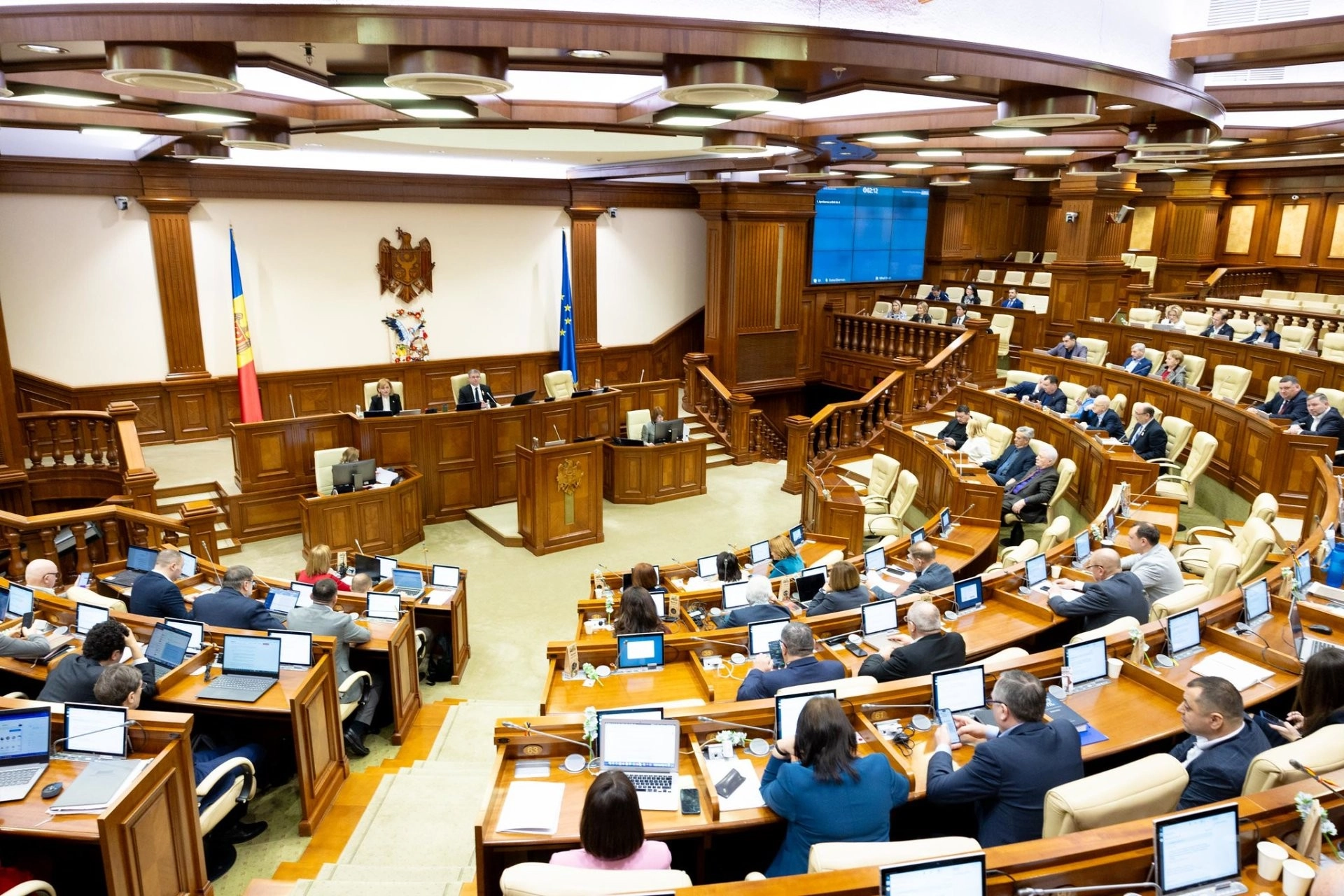 Legislativul a adoptat noi reguli privind remunerarea persoanelor cu funcții de răspundere