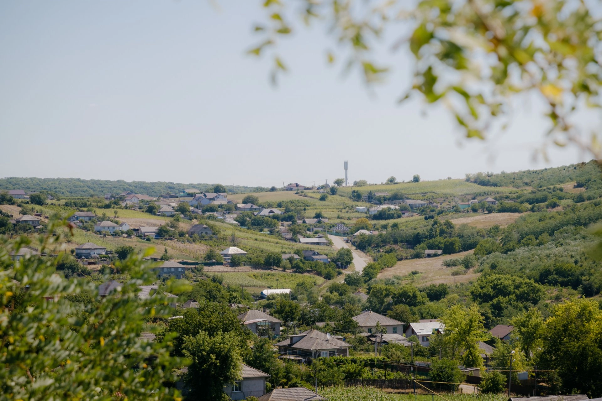 SATUL EUROPEAN II: O sută de proiecte finalizate au adus apă potabilă, drumuri și instituții modernizate în 115 localități