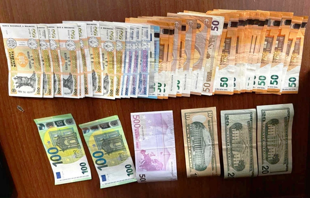 Noi descinderi în capitală. Ofițerii CNA investighează acțiunile unui grup antrenat în activități de dezinformare și manipulare a opiniei publice