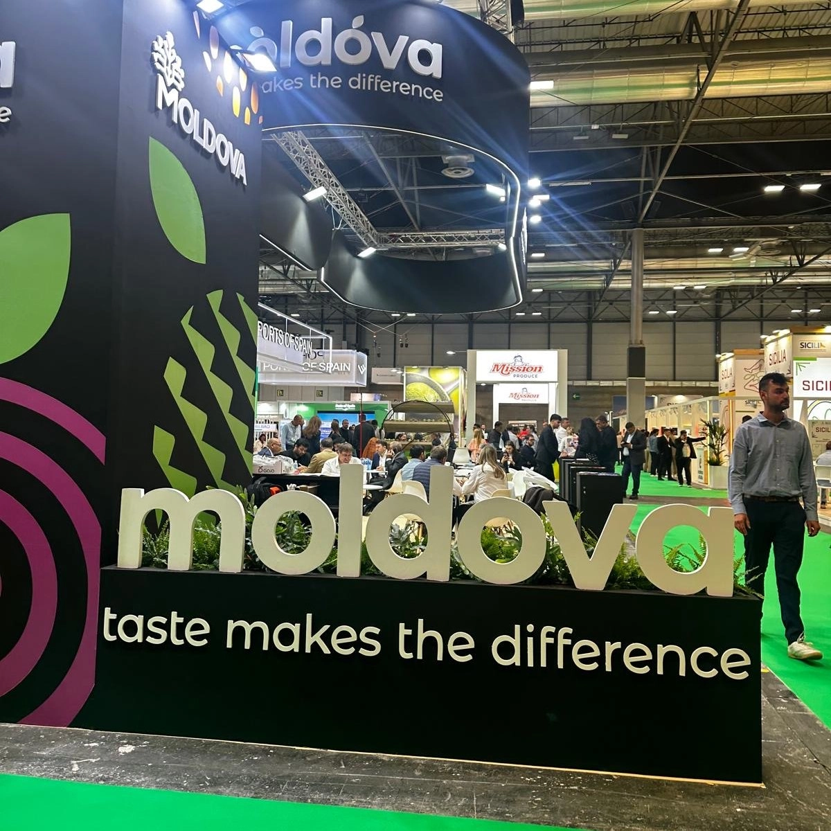 Fructele moldovenești câștigă teren pe piețele internaționale la expoziţia Fruit Attraction 2025 de la Madrid