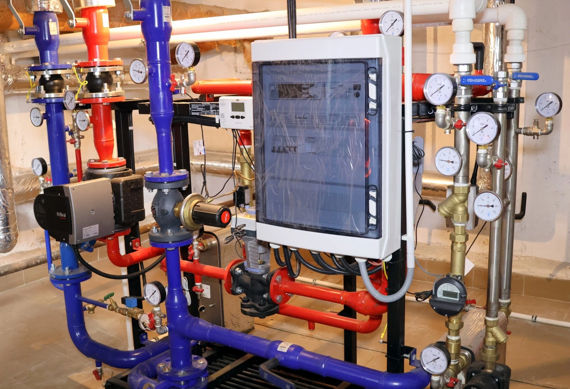 Servicii de termoficare mai calitative pentru 170 de instituții publice din capitală, care vor avea puncte termice individuale