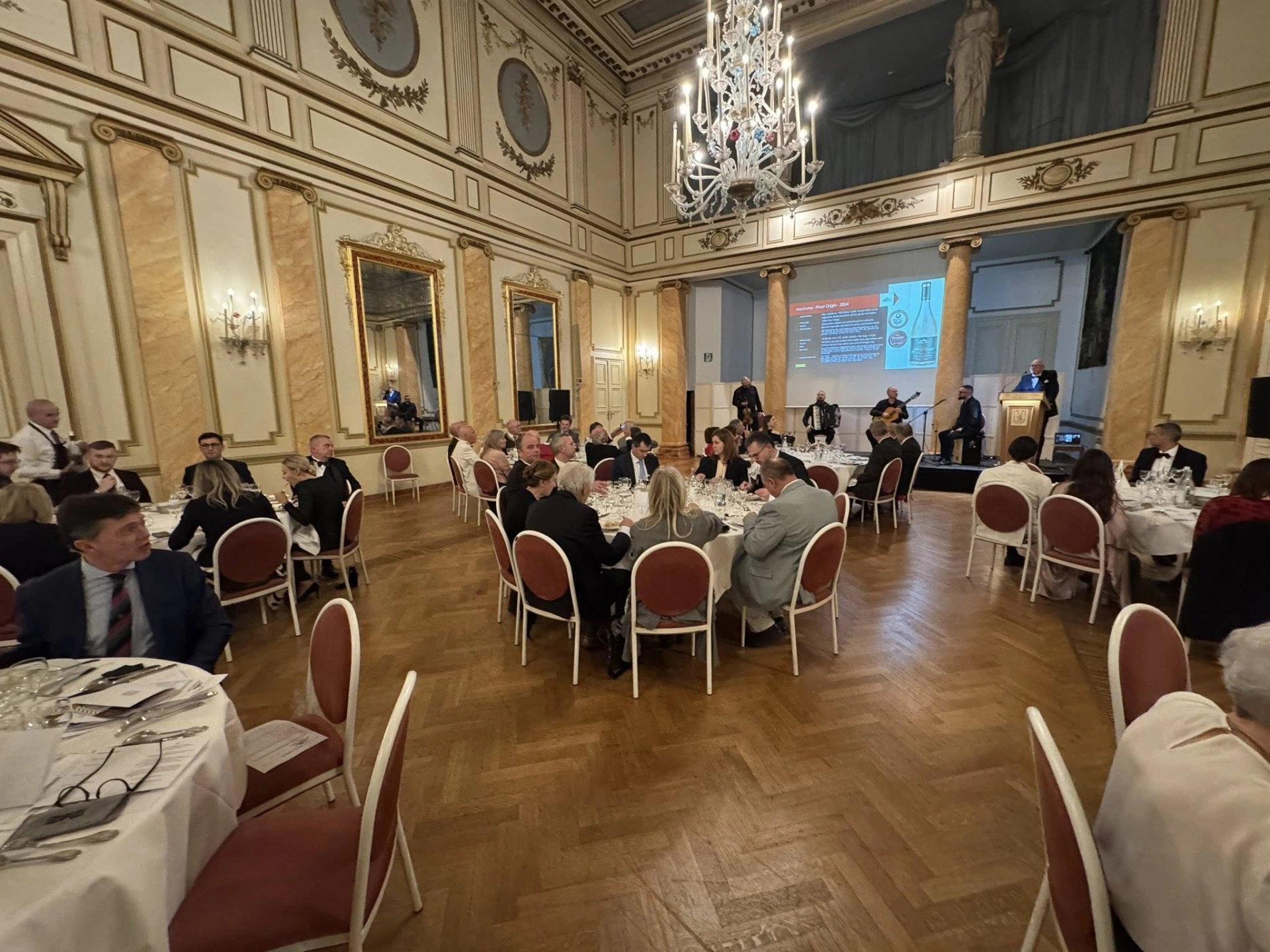 Vinurile, gastronomia și cultura Republicii Moldova au fost celebrate la Cercle Royal Gaulois din Bruxelles