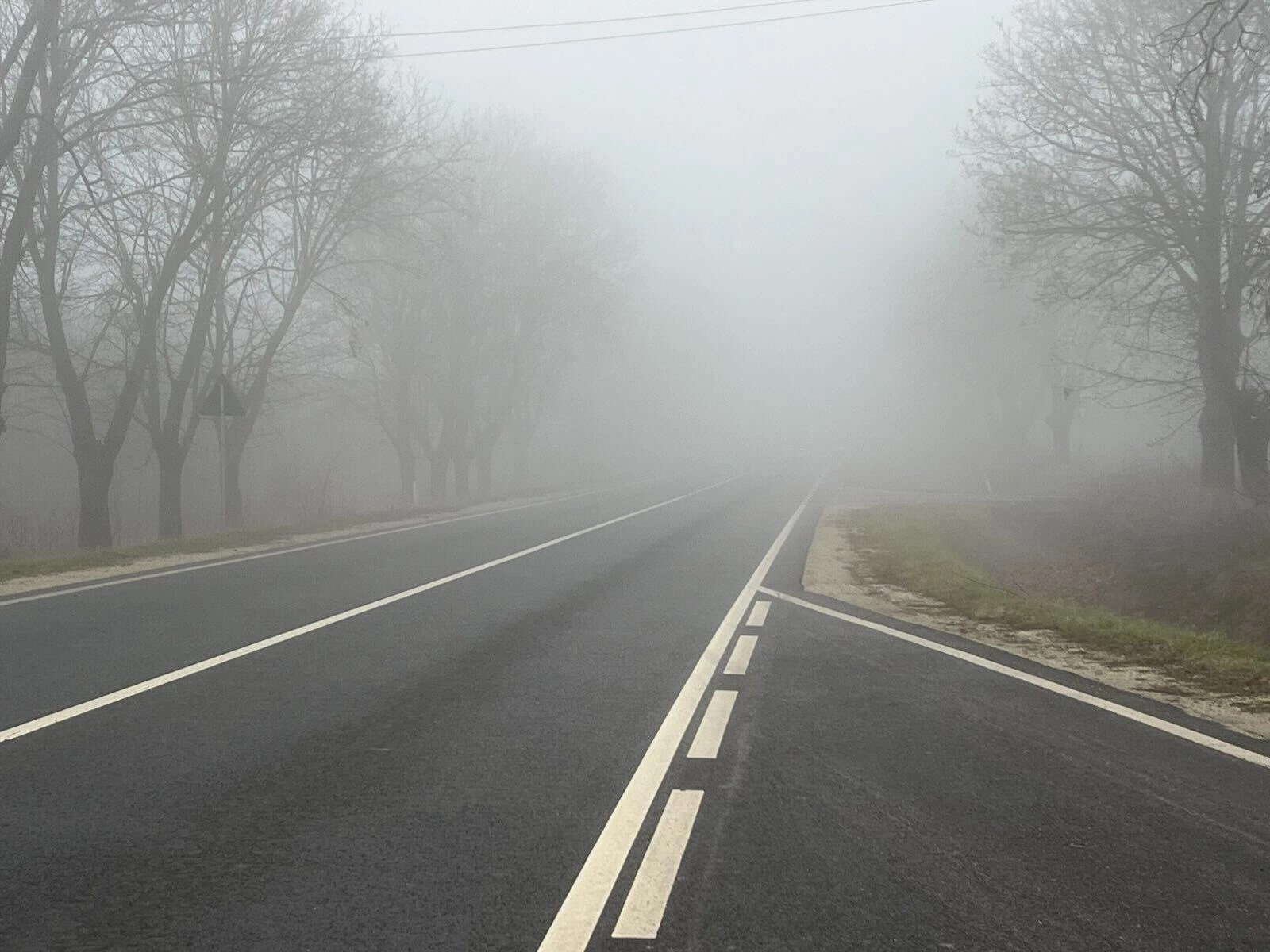 Pe traseele din țară se circulă în condiții de ceață. Drumarii vin cu recomandări