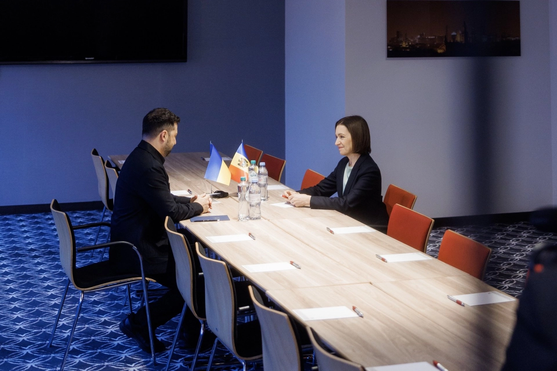 R. Moldova și Ucraina vor avansa simultan pe calea aderării la UE. Maia Sandu și Volodimir Zelenski au avut o întrevedere la Haga