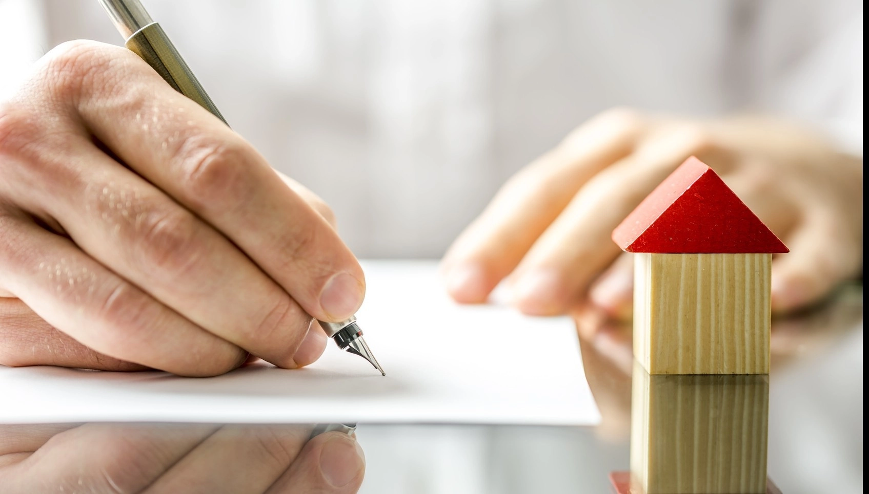 Termenul de privatizare a locuințelor, extins până în 2029. Buteliile de gaz vor fi interzise în blocuri