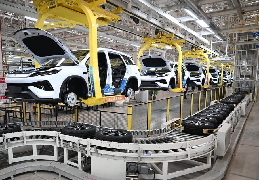 China a atins niveluri record în producția și vânzările de automobile în 2025