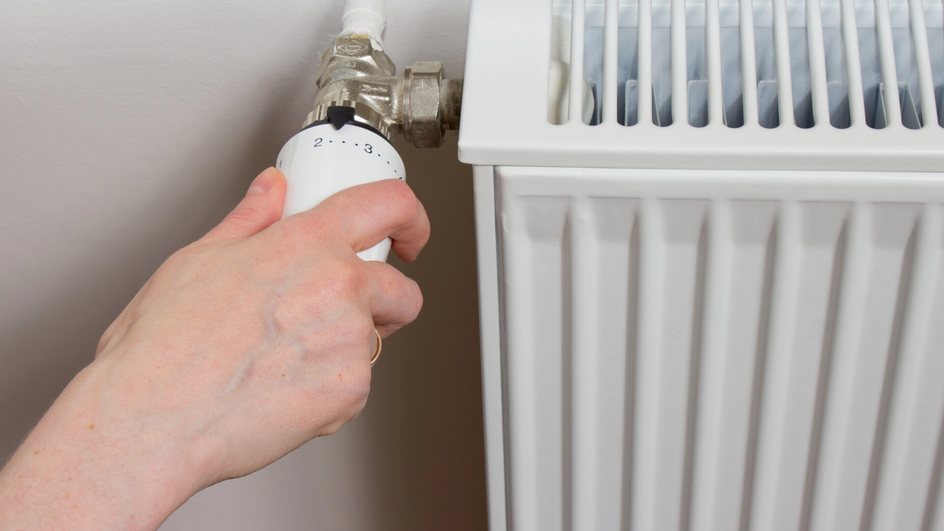 Locuitorii din capitală vor achita mai puțin pentru căldură. ANRE propune micșorarea tarifului cu circa 500 de lei