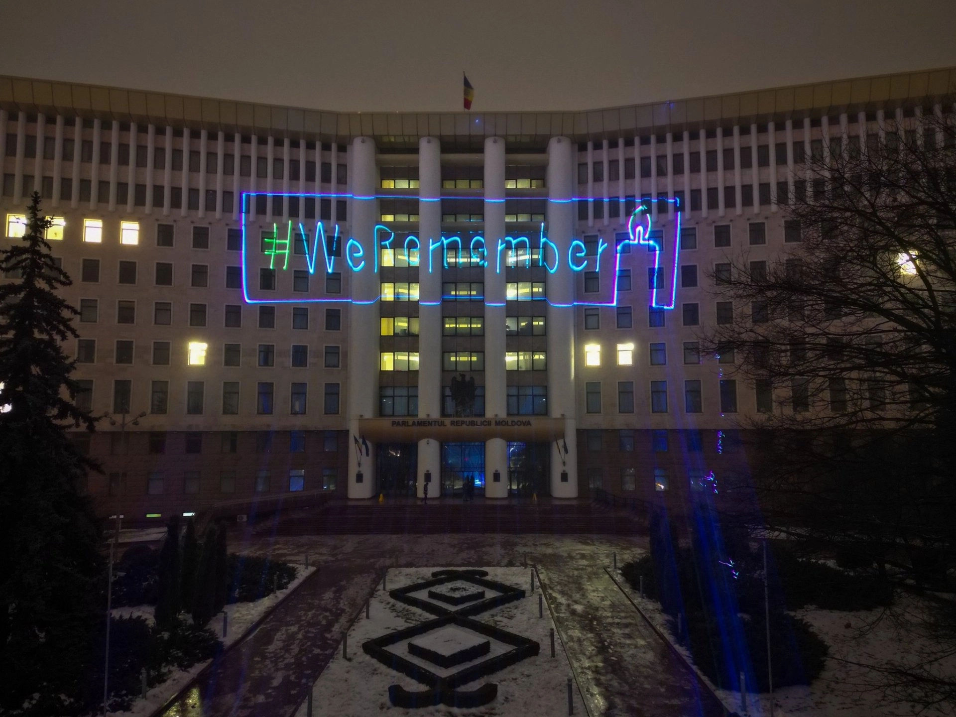 „WeRemember”, proiectat pe fațada Parlamentului în memoria victimelor Holocaustului