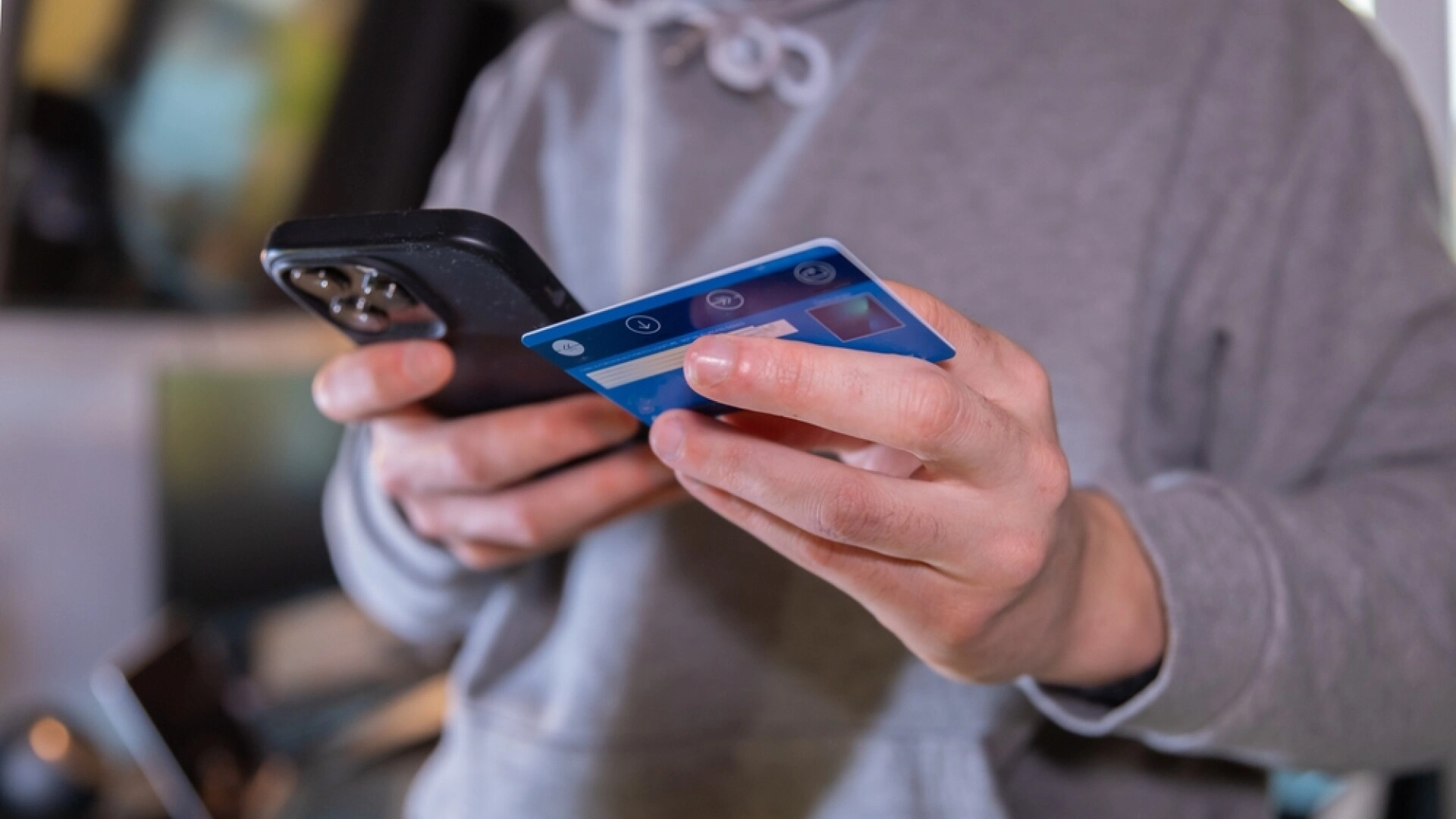 Schemă de înșelăciune prin intermediul platformelor de tranzacționare a criptomonedelor. Patru persoane, prejudiciate cu peste 4,5 milioane de lei