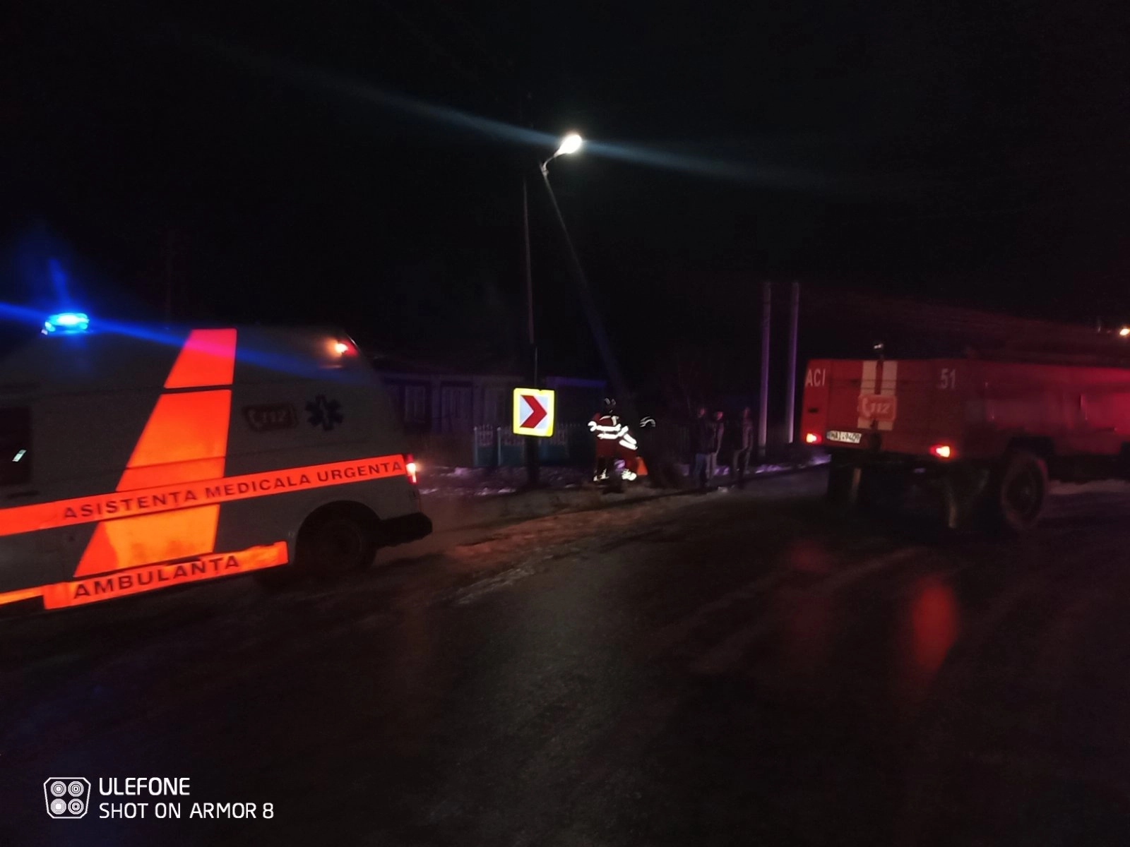 Ambulanțe și automobile, blocate pe trasee din cauza ghețușului. Salvatorii au desfășurat mai multe misiuni de tractare