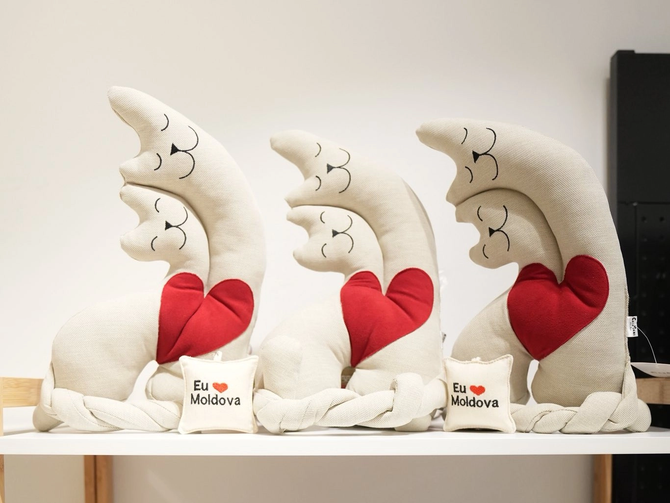 Spațiul „Made in Moldova”, inaugurat la Aeroportul Internațional „Eugen Doga” – Chișinău: călătorii pot cumpăra produse călătorii pot cumpăra produse locale înainte de zbor