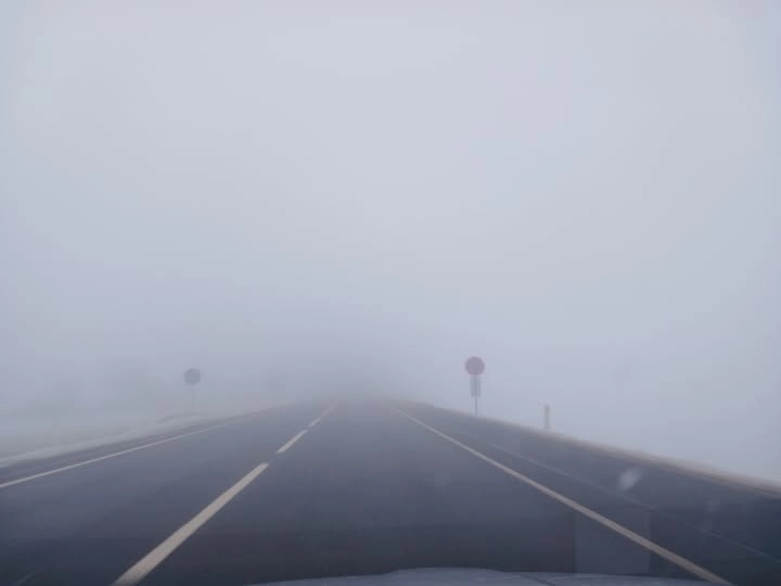 Ceață densă pe traseul național M3, între Cimișlia și Comrat. Șoferii, îndemnați să circule cu prudență