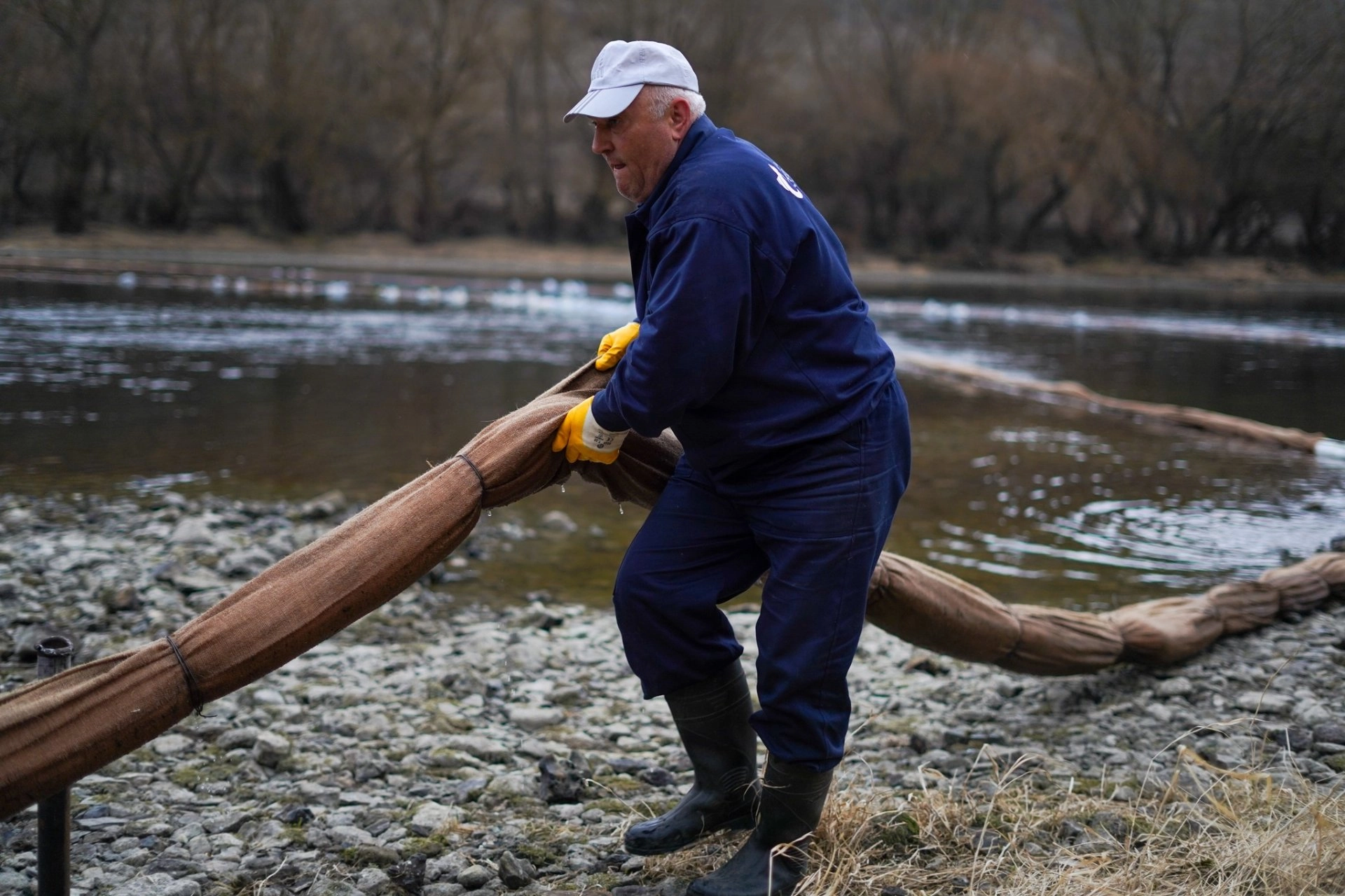 Ministerul Mediului instalează șapte baraje absorbante noi pentru stoparea poluării pe râul Nistru