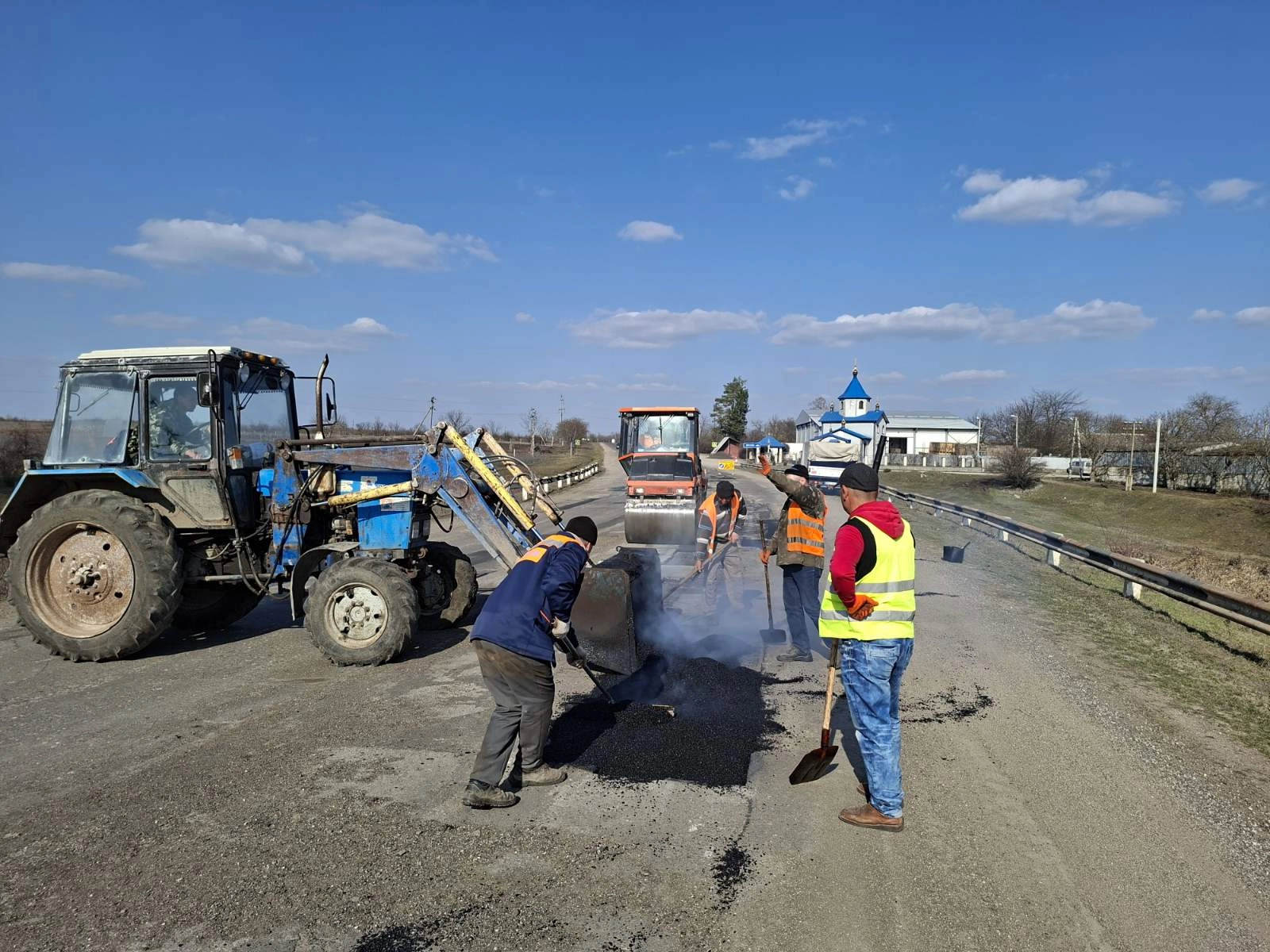 Lucrările de plombare continuă pe drumurile naționale din Republica Moldova: intervenții în peste 15 raioane