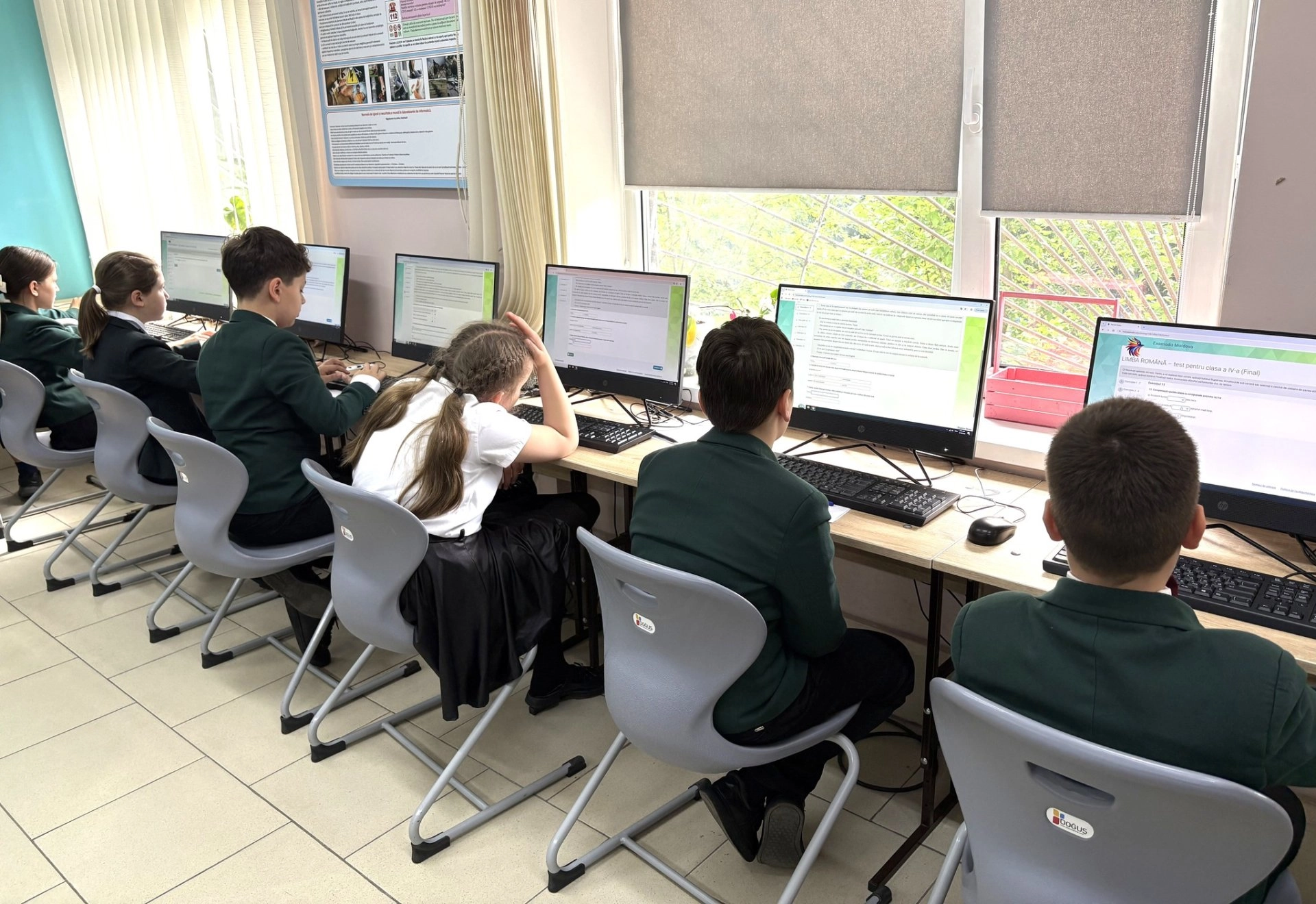 Circa 150 de elevi din clasele a IV-a susțin evaluarea națională la limba și literatura română în format digital