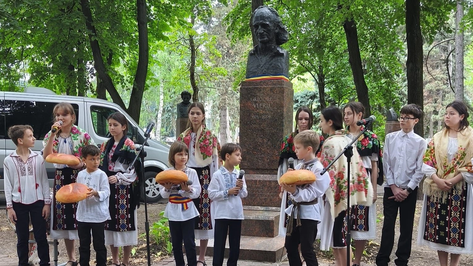 FOTO // A început Festivalul Internațional de Poezie „Grigore Vieru”. Poetul omagiat prin poezie și evocări culturale