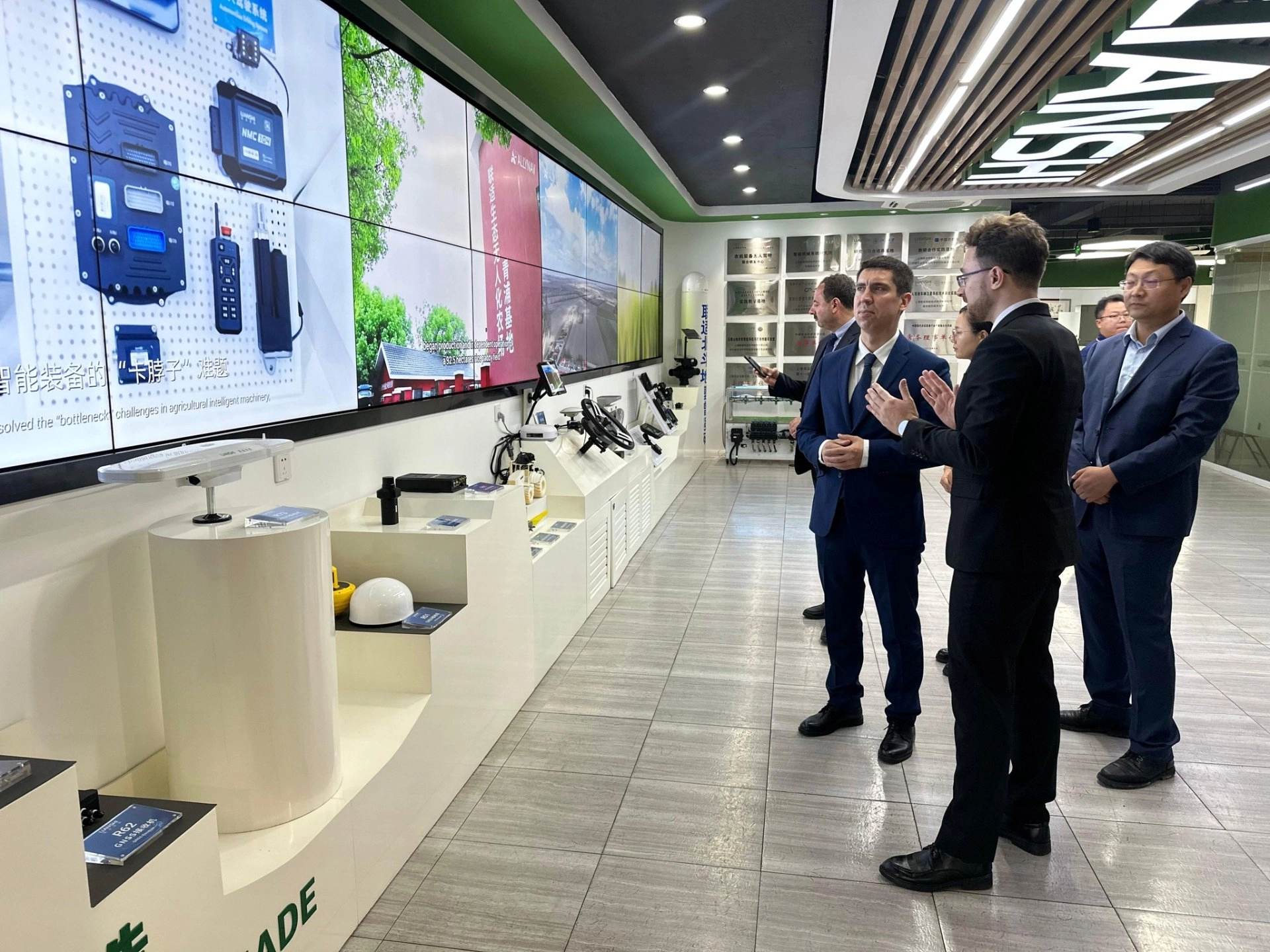 FOTO // Republica Moldova va participa la China International Import Expo. Vicepremierul Mihai Popșoi: „O platformă importantă care va deschide noi oportunități pentru exportatorii noștri”