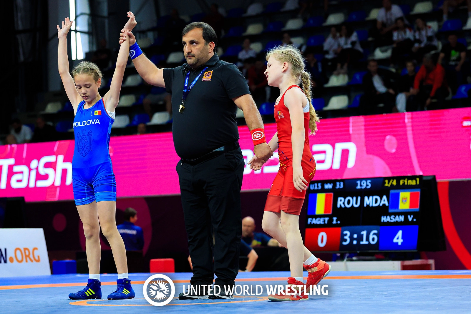 FOTO // Lotul național de lupte a cucerit patru medalii la Campionatul European U-15