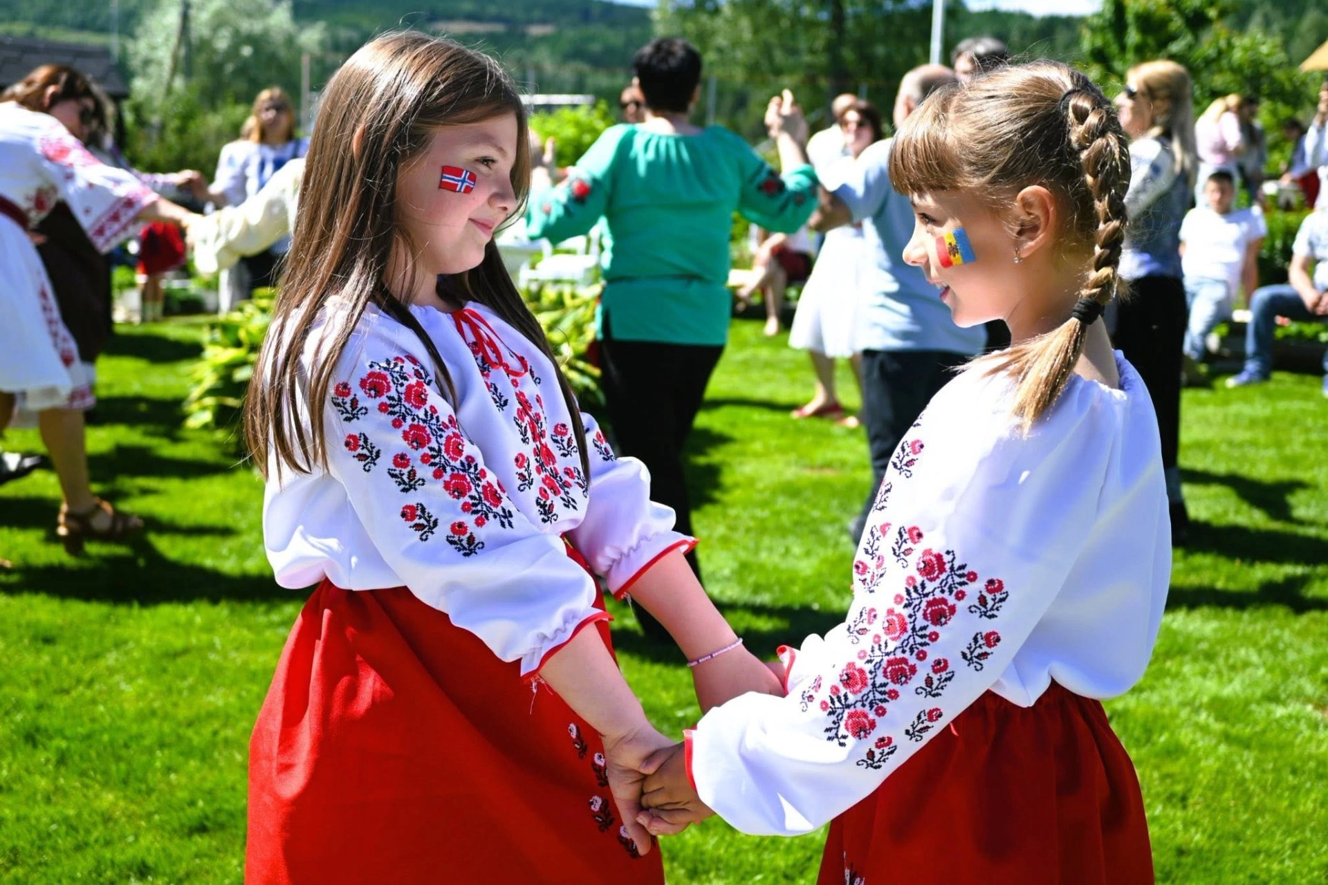 Zilele Băștinașilor de Acasă și din Diasporă, marcate în august în peste 100 de localități din țară