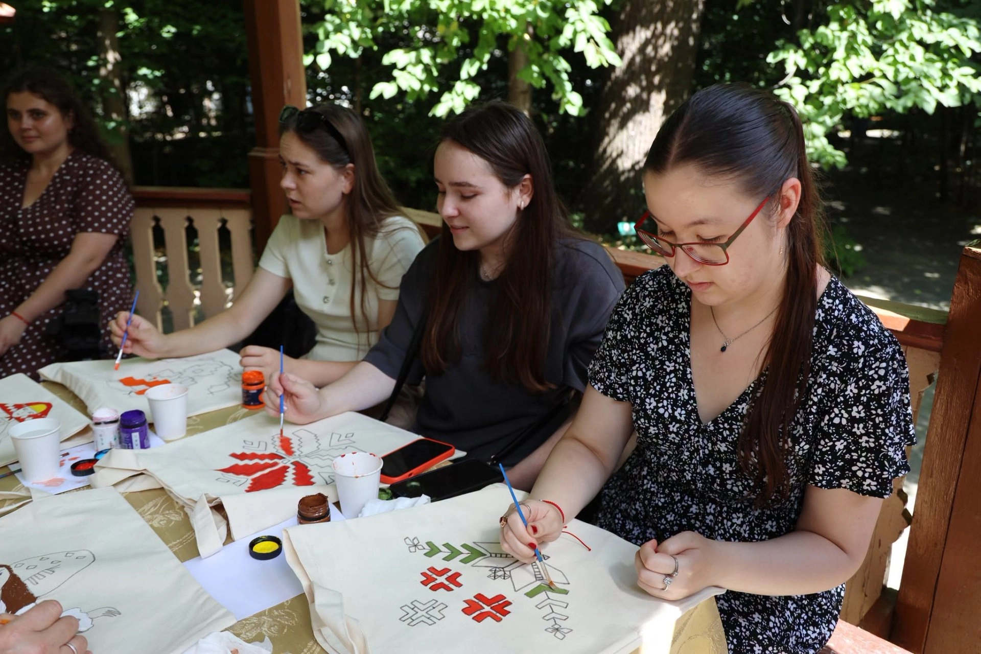 Tradiția și grija pentru mediu s-au întâlnit la atelierul creativ „Fii EtnoEco”