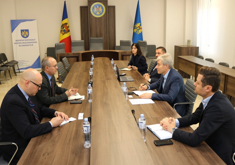 Identificarea unor surse și căi alternative de asigurare a R. Moldova cu produse petroliere, analizată la ANRE cu reprezentanții Ambasadei SUA