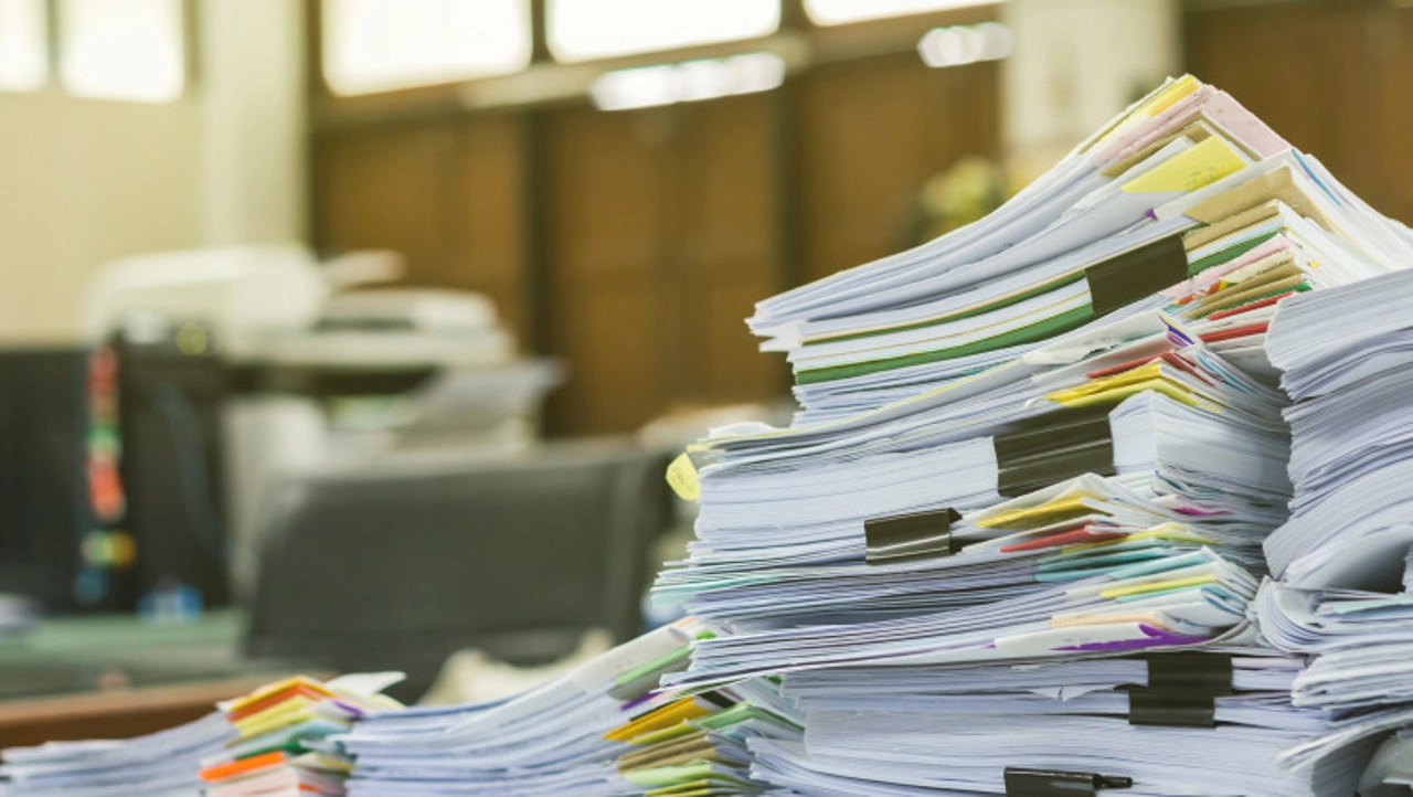 Grade didactice pe viață și mai puțină birocrație în școli. MEC anunță schimbări de la 1 septembrie 2026