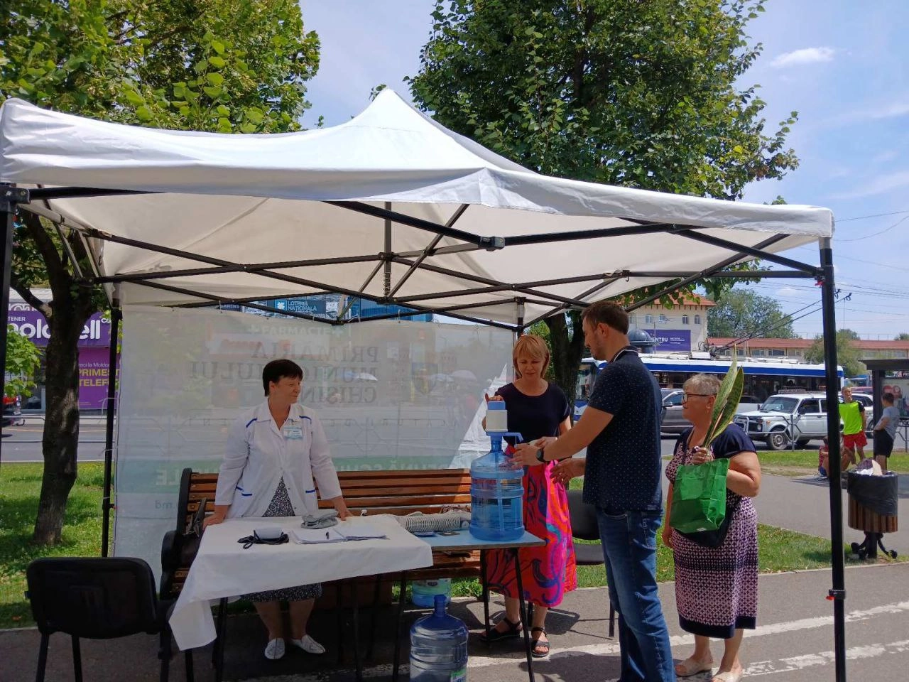 În perioada caniculei, în locurile publice din capitală vor fi amplasate puncte mobile cu apă potabilă