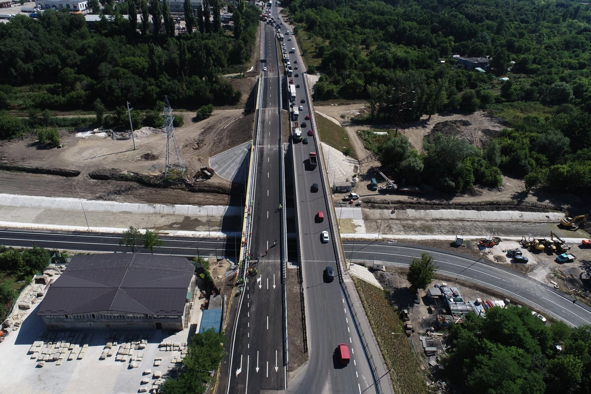 Peste 3 miliarde de lei, alocate pentru reabilitarea drumurilor în anul curent. Dorin Recean: „Guvernul va continua investițiile în infrastructura rutieră”