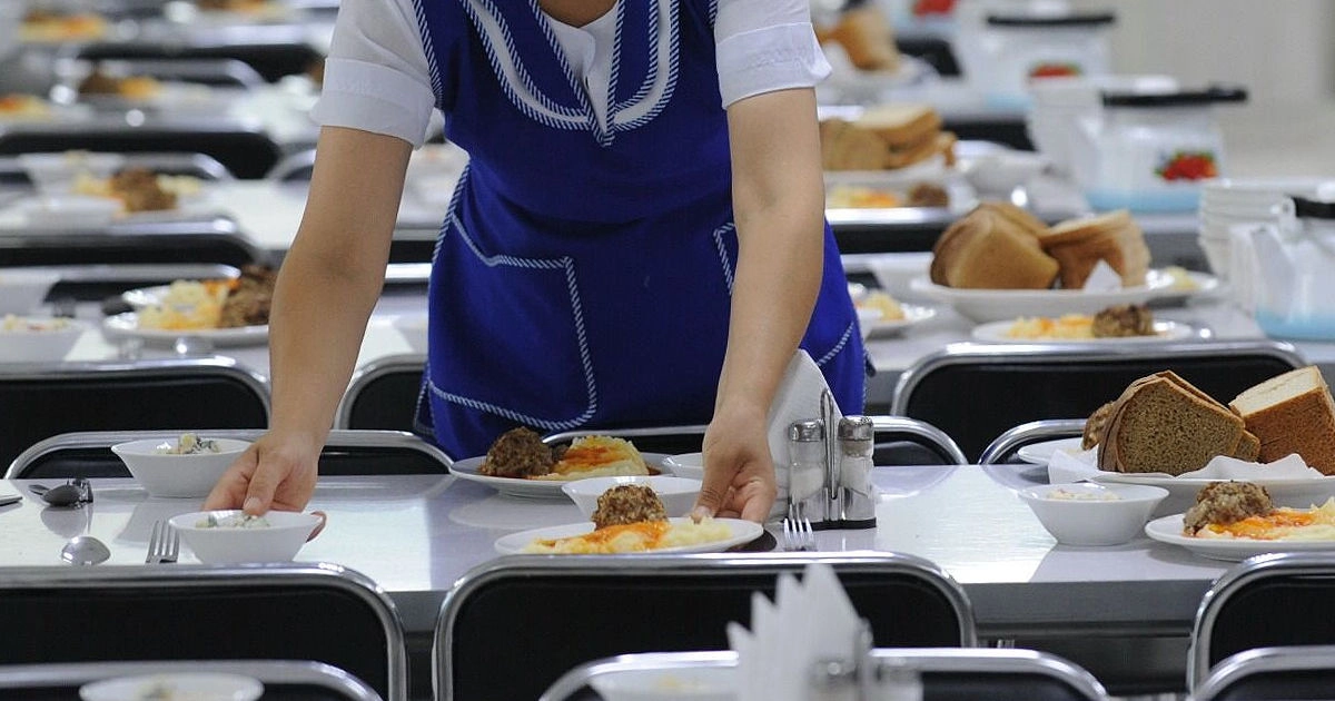 Alimentația gratuită în școli: majoritatea instituțiilor de învățământ oferă elevilor mâncare caldă în cantine, anunță MEC