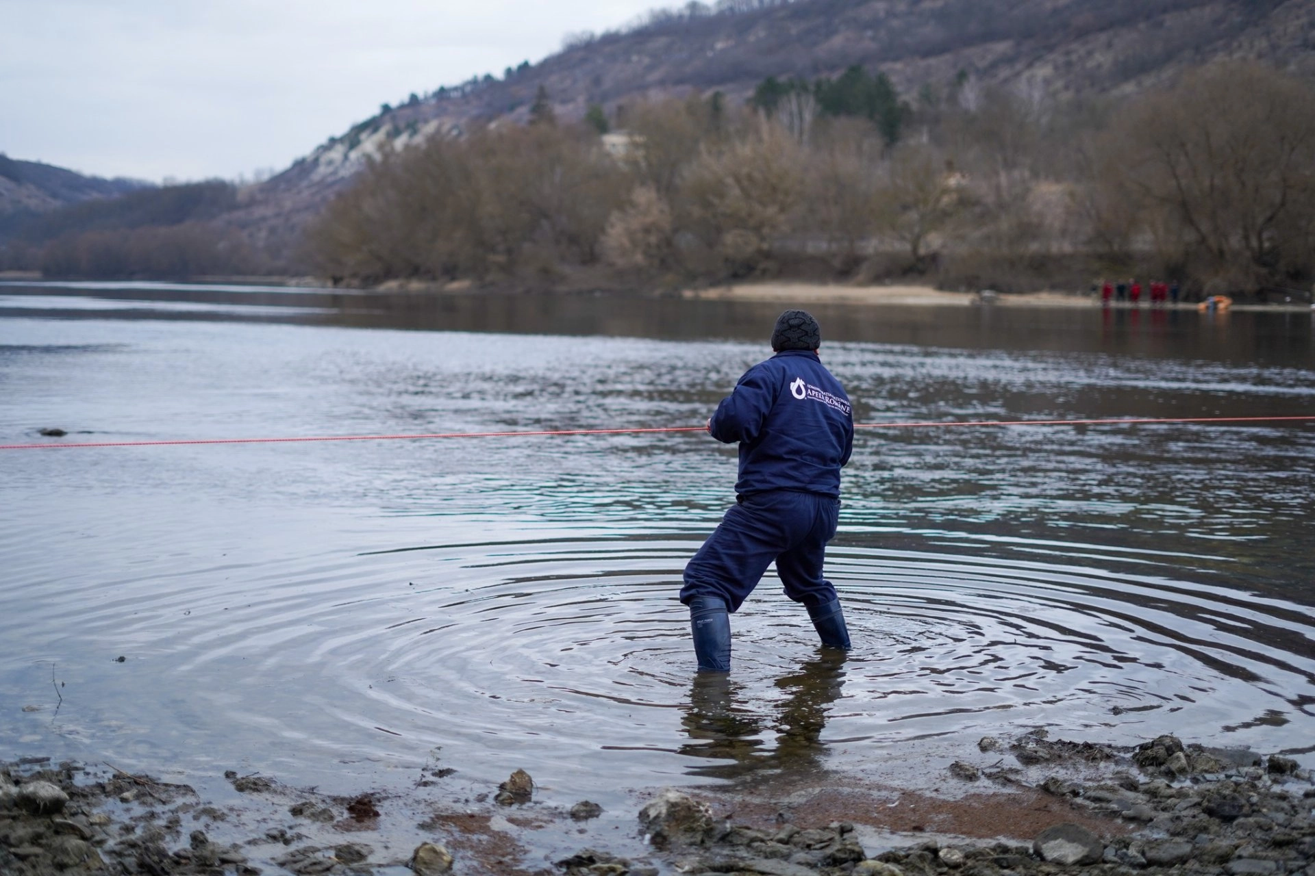 Ministrul Mediului, Gheorghe Hajder: „În prezent se observă noi pete de petrol care continuă să vină din amonte”