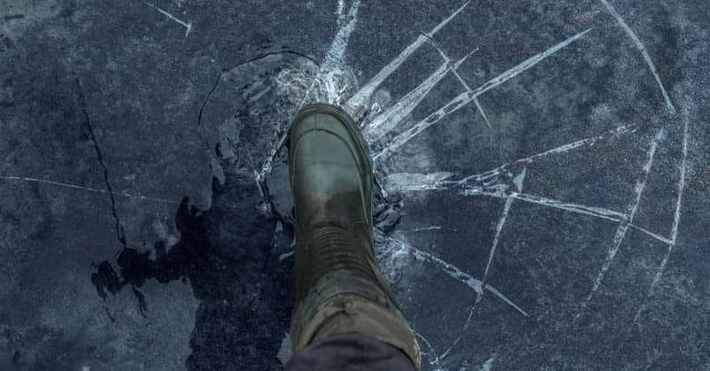 Hidrologii atenționează despre menţinerea formaţiunilor de gheaţă și riscul prăbușirii în bazinele acvatice